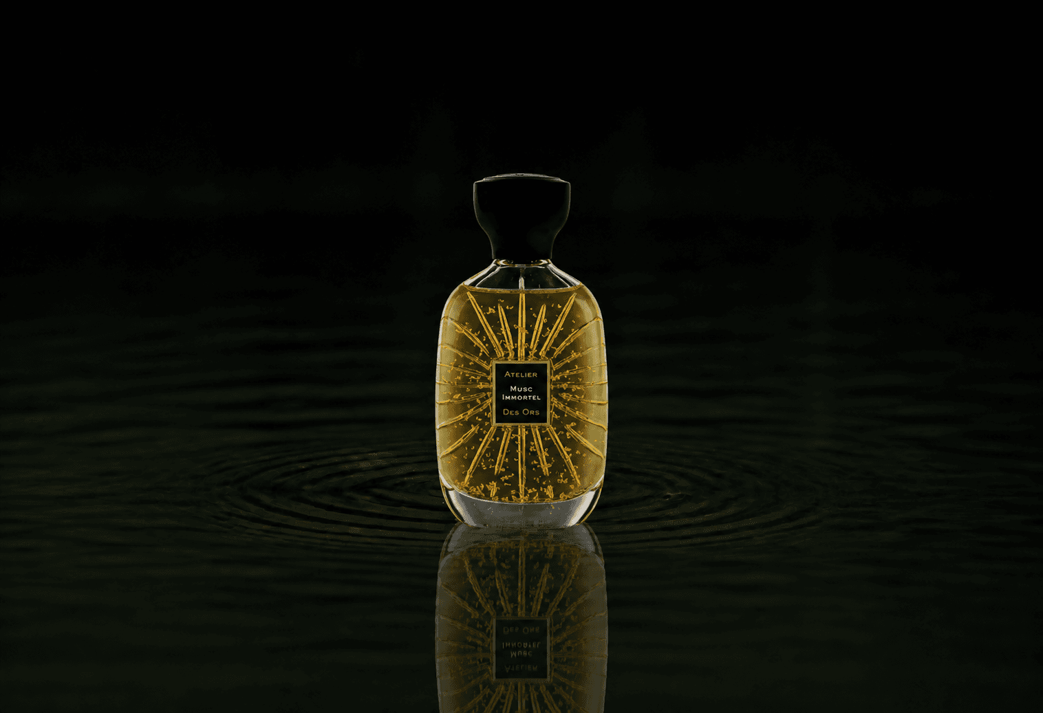 Atelier Des Ors Atelier Des Ors - Black Collection - Musc Immortel fragrance bottle floating above dark water