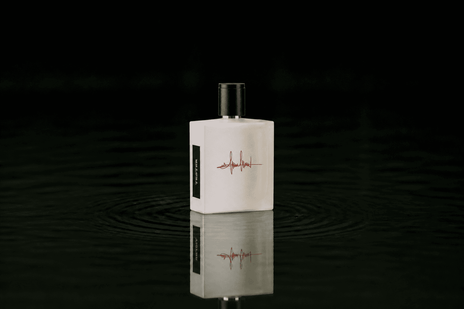 Filippo Sorcinelli Chiudi Gli Occhi E Poi Vedi fragrance bottle floating above dark water