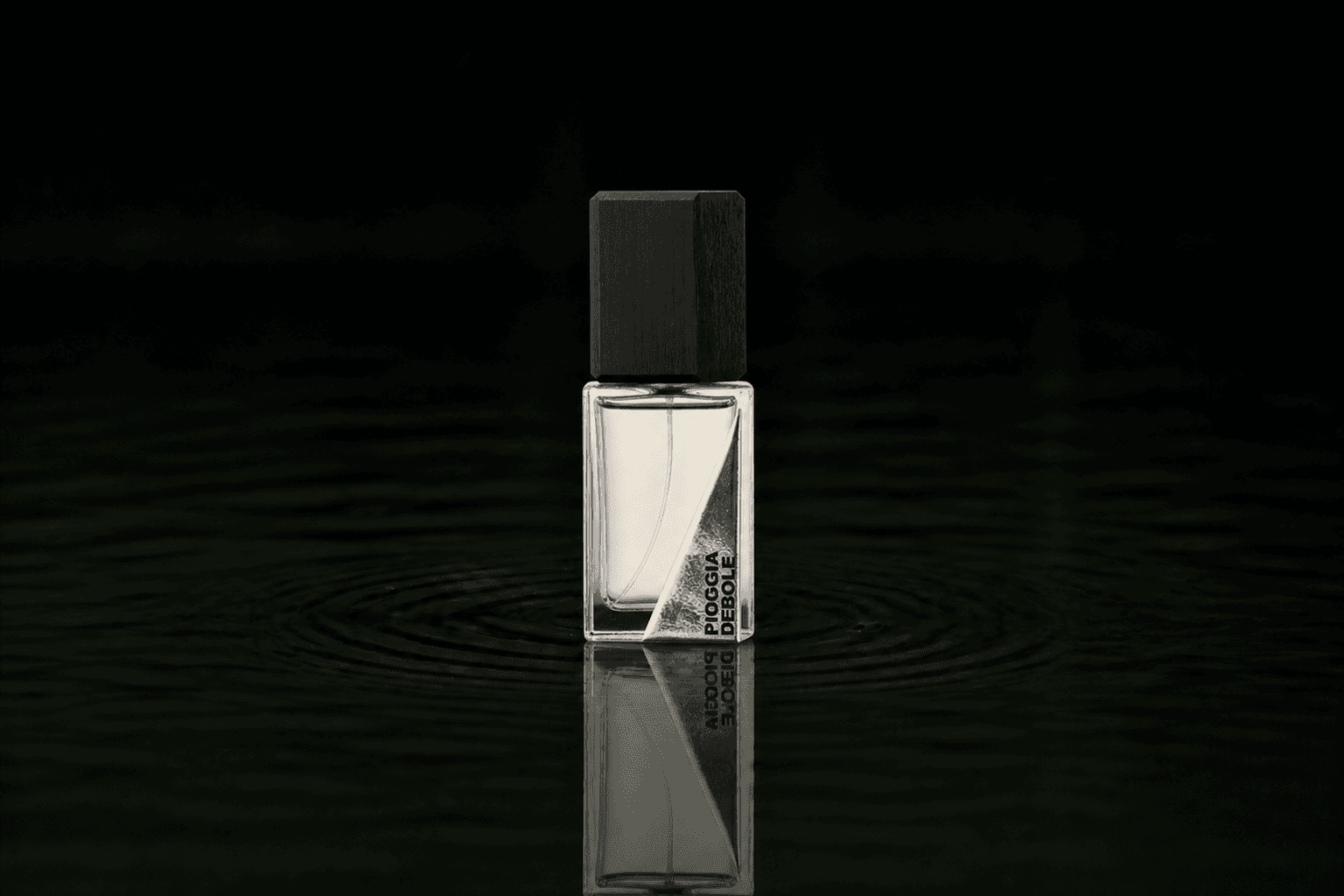 Filippo Sorcinelli Pioggia Debole fragrance bottle floating above dark water