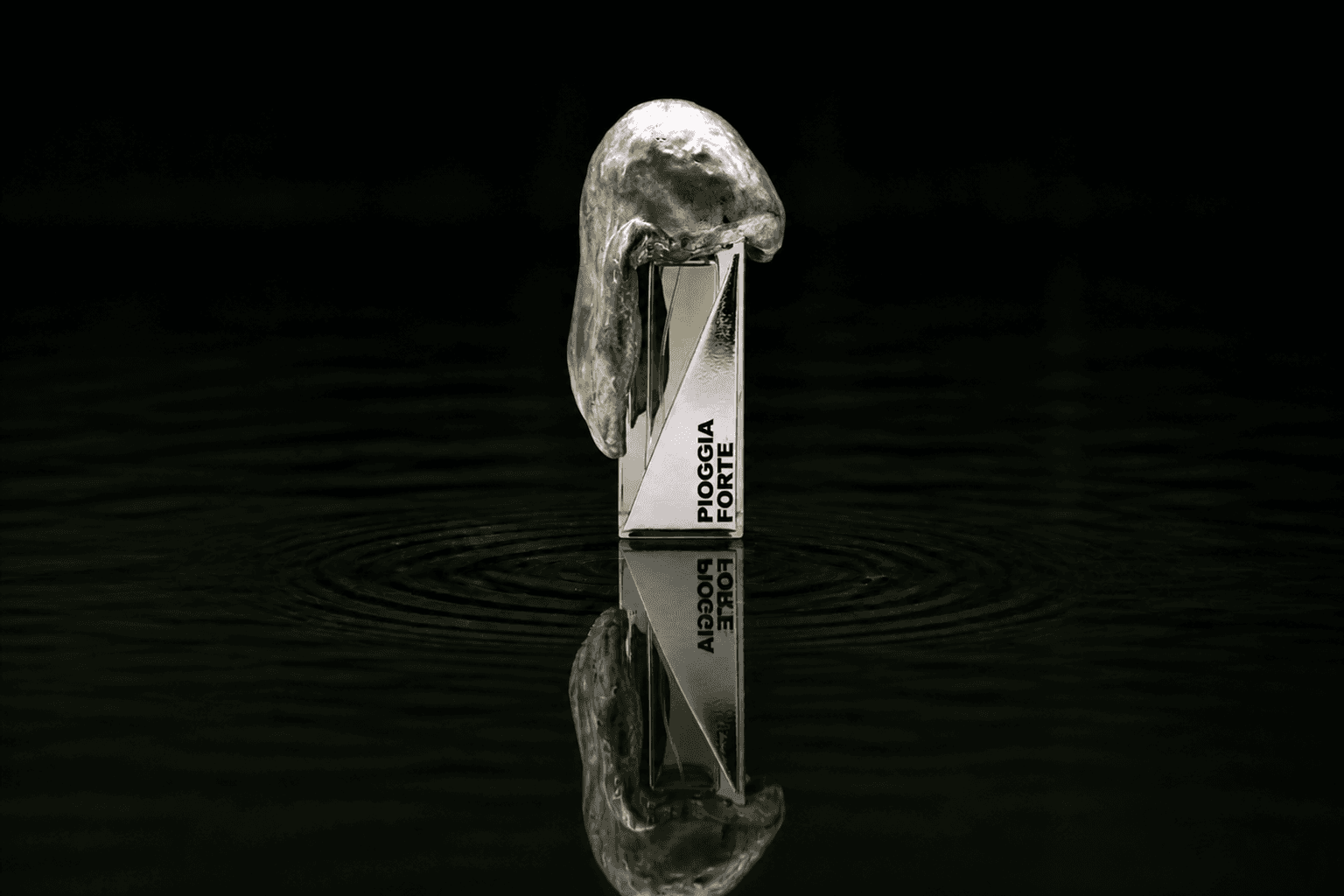 Filippo Sorcinelli Pioggia Forte fragrance bottle floating above dark water
