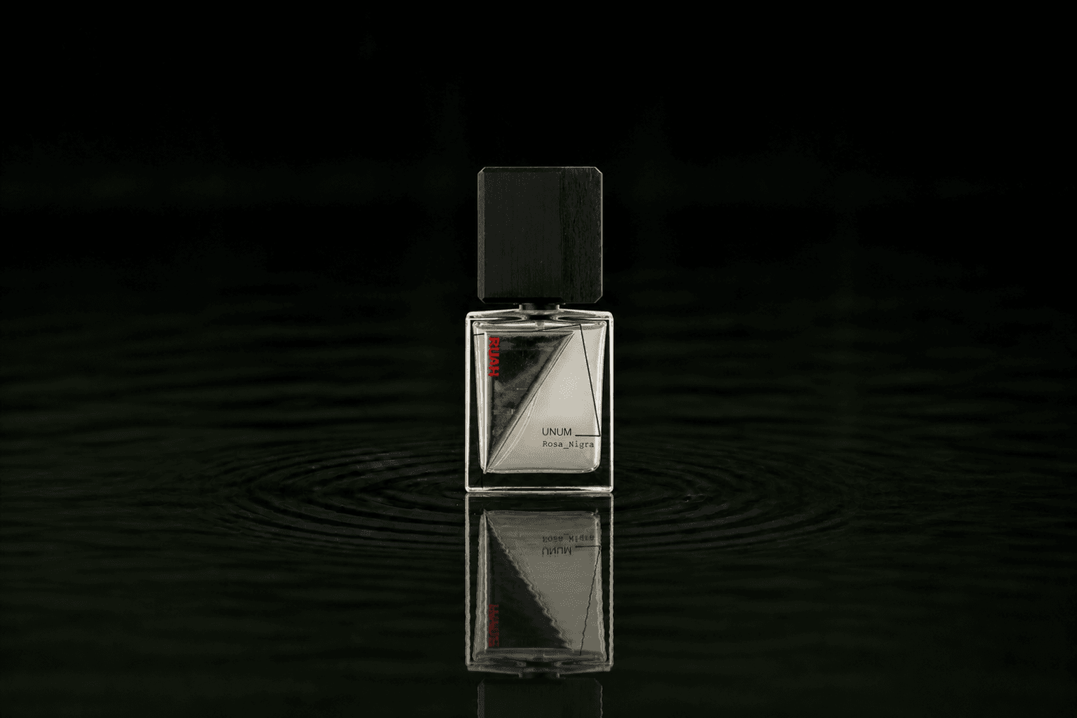 Filippo Sorcinelli Ruah Atmosphere D'emotion fragrance bottle floating above dark water
