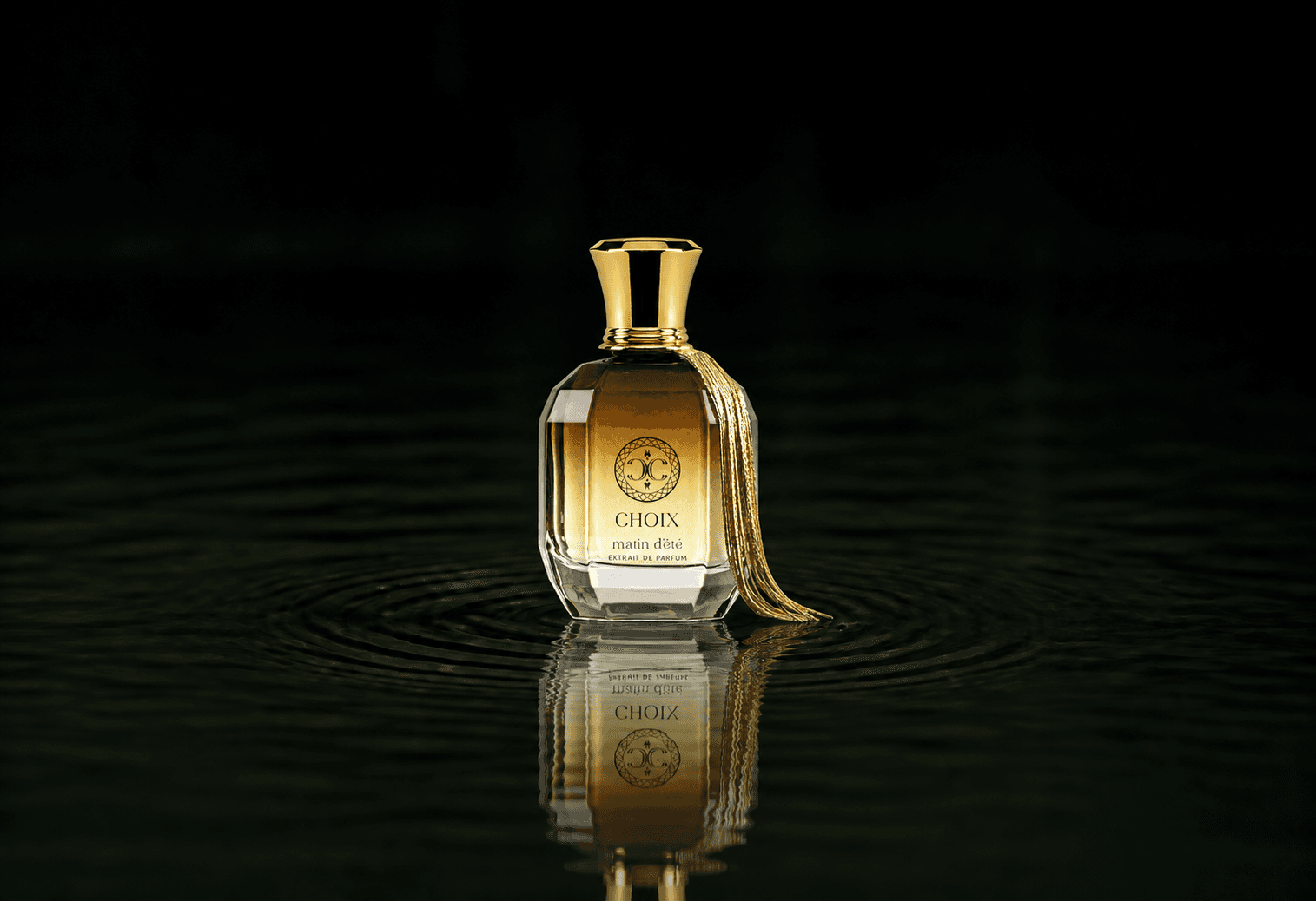 Gritti Choix Matin D'Ete fragrance bottle floating above dark water